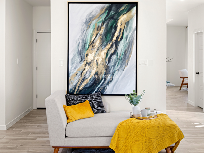 Rebecca - Living Area