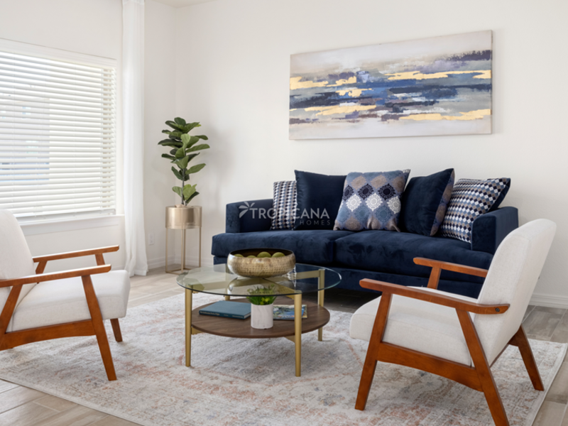 Rebecca - Sitting Area